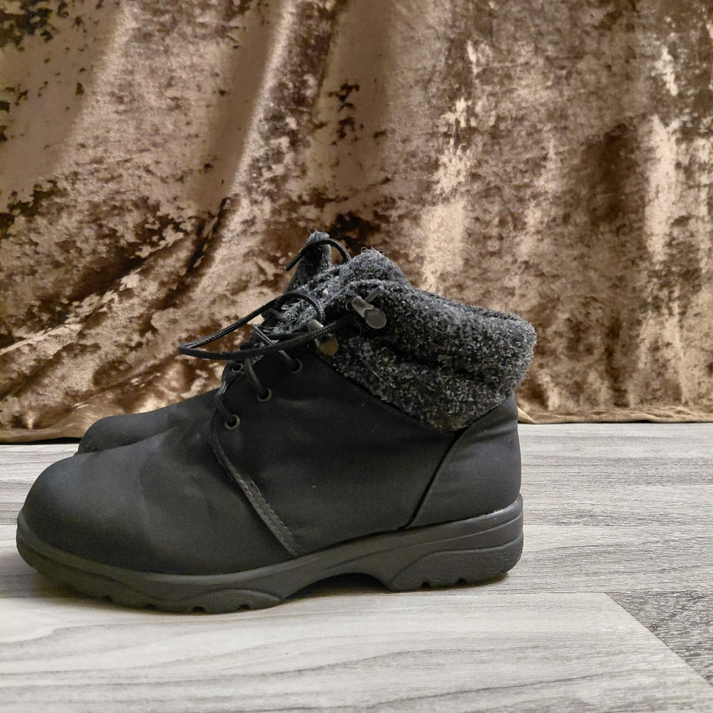 TOE WARMERS WOMEN'S TREK BLACK WATERPROOF LACE UP BOOTS CANADA SIZE 6.5 WW